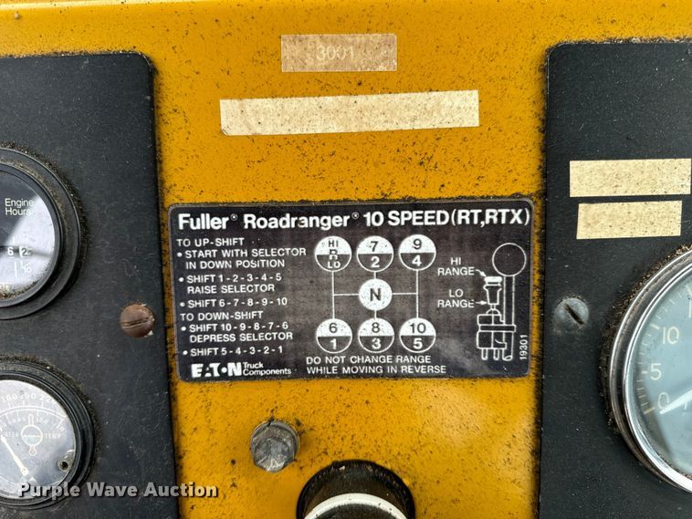 image for item EH7013 Ag-Chem Ag-Gator 1004 manure spreader