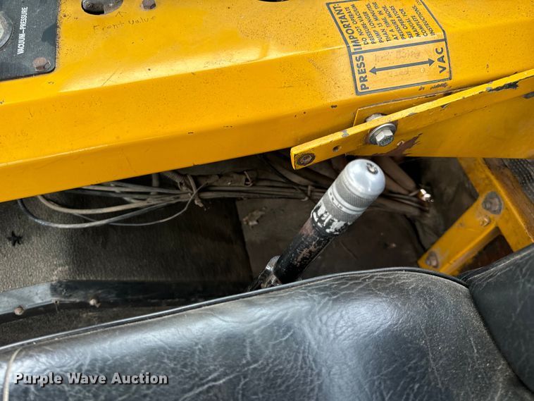 image for item EH7013 Ag-Chem Ag-Gator 1004 manure spreader