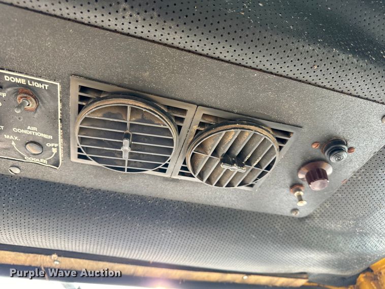 image for item EH7013 Ag-Chem Ag-Gator 1004 manure spreader