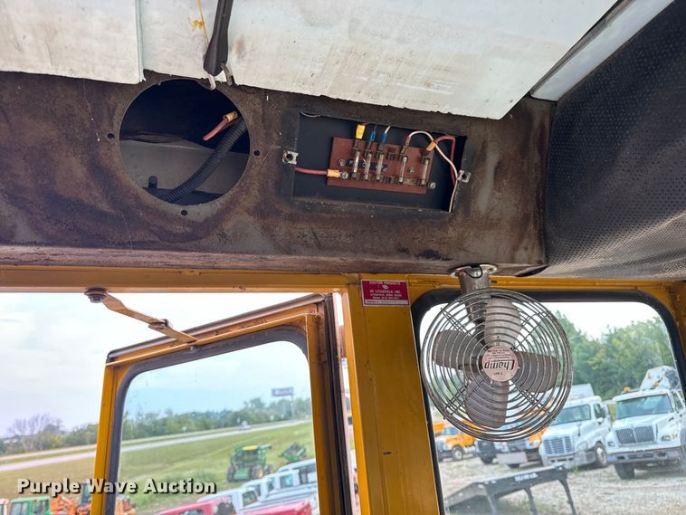 image for item EH7013 Ag-Chem Ag-Gator 1004 manure spreader