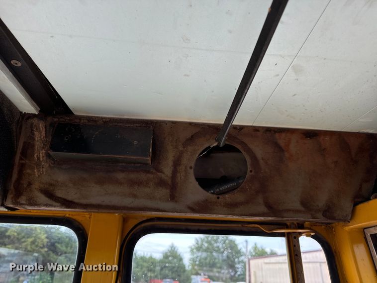 image for item EH7013 Ag-Chem Ag-Gator 1004 manure spreader