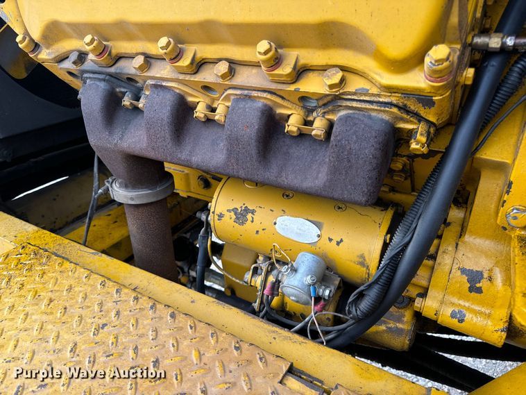 image for item EH7013 Ag-Chem Ag-Gator 1004 manure spreader