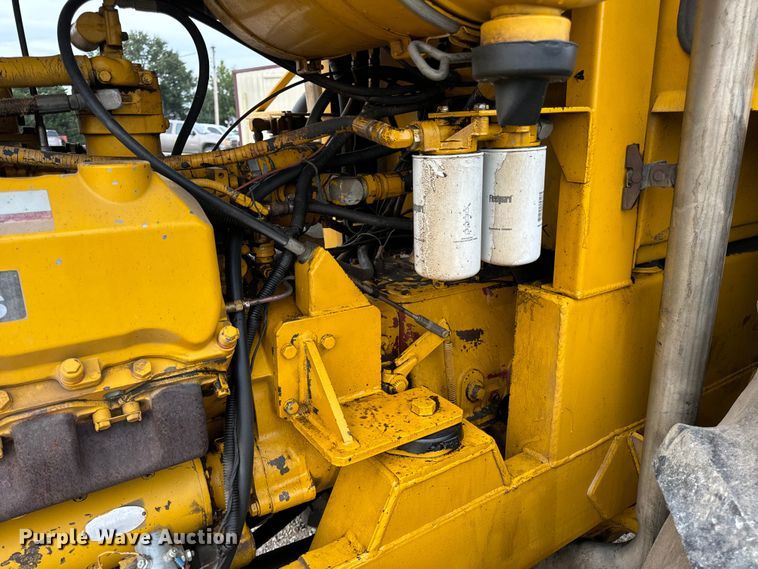 image for item EH7013 Ag-Chem Ag-Gator 1004 manure spreader