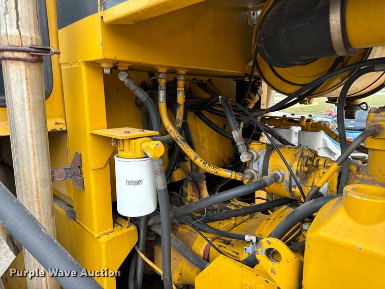 image for item EH7013 Ag-Chem Ag-Gator 1004 manure spreader