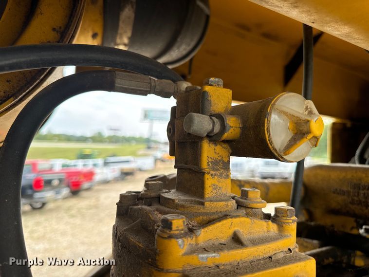 image for item EH7013 Ag-Chem Ag-Gator 1004 manure spreader