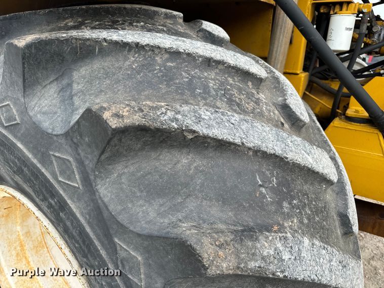 image for item EH7013 Ag-Chem Ag-Gator 1004 manure spreader