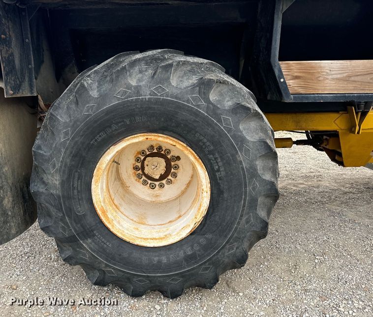 image for item EH7013 Ag-Chem Ag-Gator 1004 manure spreader