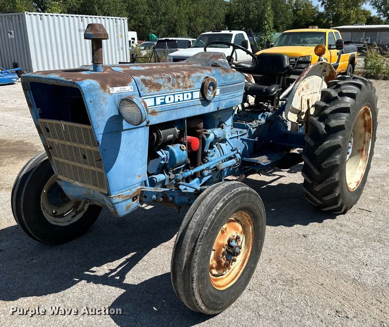image for item EJ7258 Ford 2000 tractor