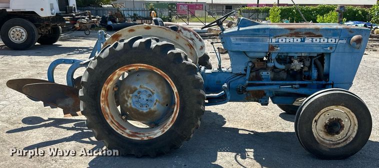 image for item EJ7258 Ford 2000 tractor
