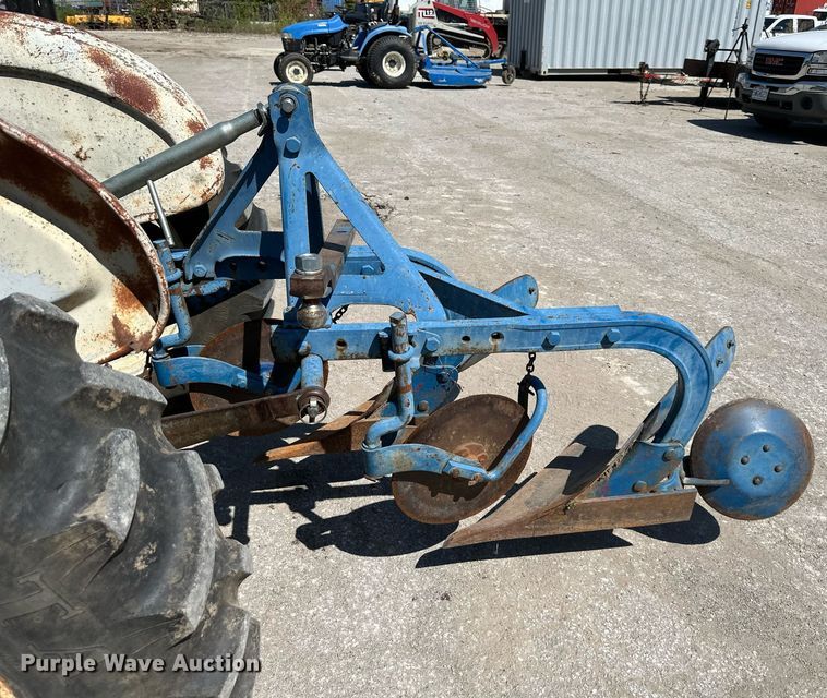 image for item EJ7258 Ford 2000 tractor