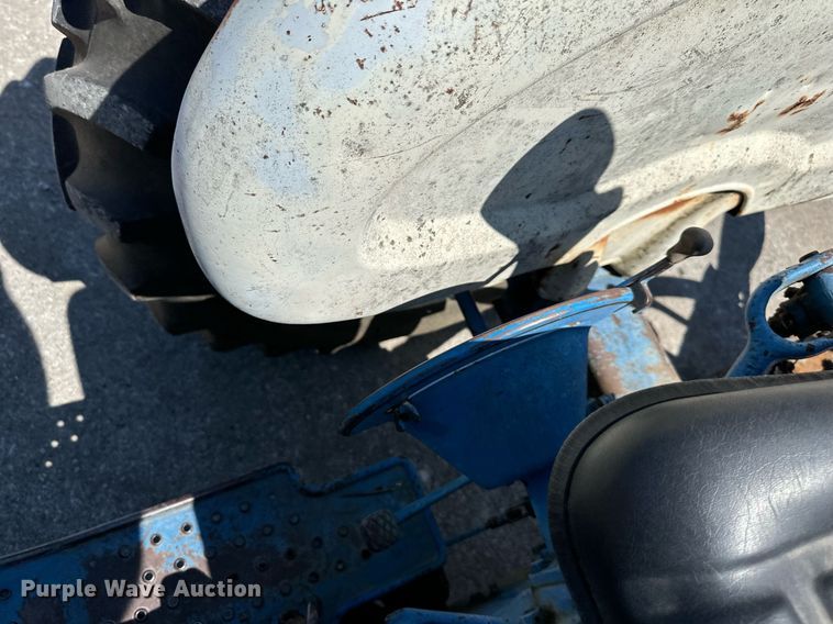 image for item EJ7258 Ford 2000 tractor