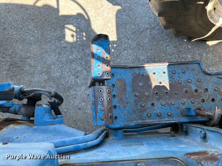 image for item EJ7258 Ford 2000 tractor