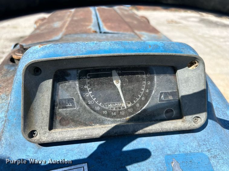 image for item EJ7258 Ford 2000 tractor