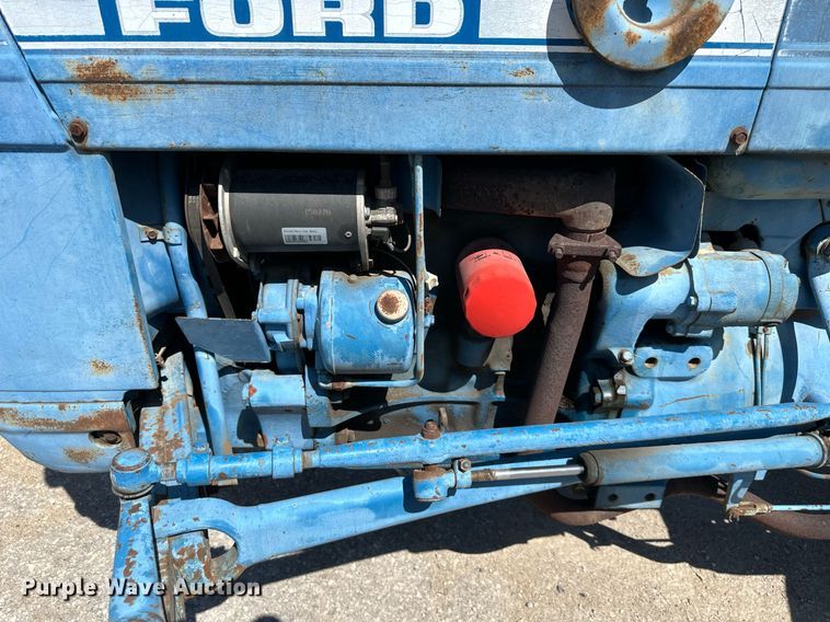 image for item EJ7258 Ford 2000 tractor