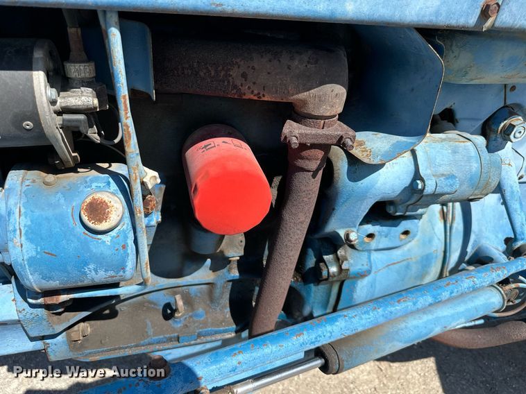 image for item EJ7258 Ford 2000 tractor