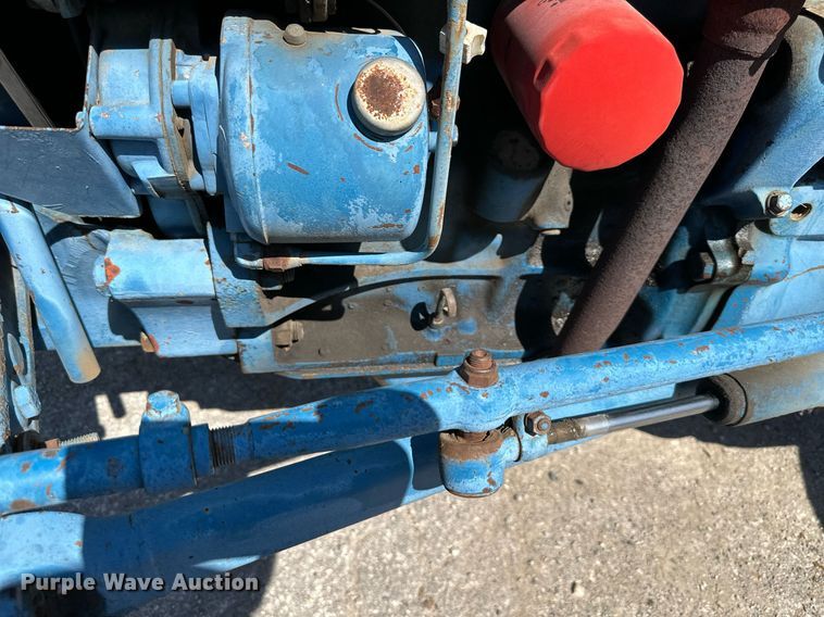 image for item EJ7258 Ford 2000 tractor
