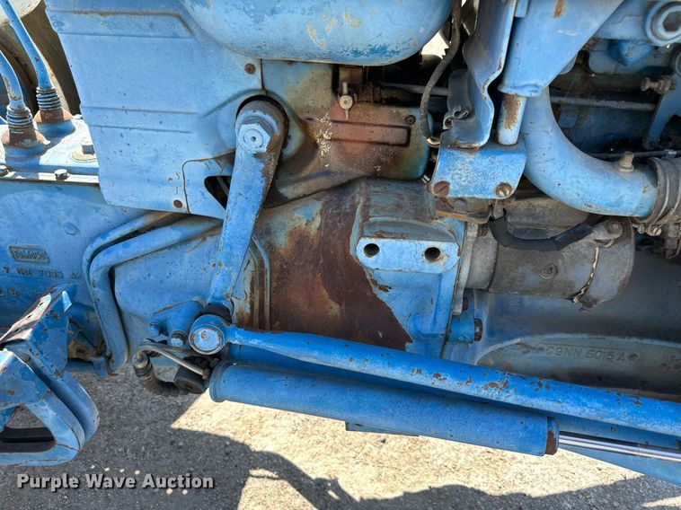 image for item EJ7258 Ford 2000 tractor