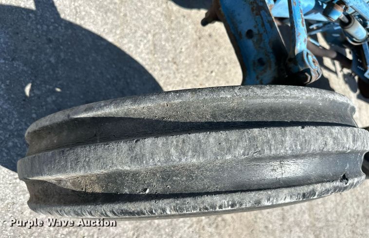 image for item EJ7258 Ford 2000 tractor