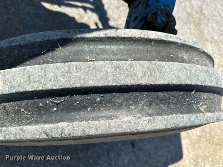 image for item EJ7258 Ford 2000 tractor