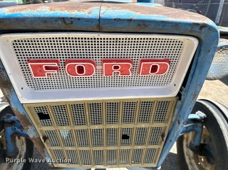 image for item EJ7258 Ford 2000 tractor