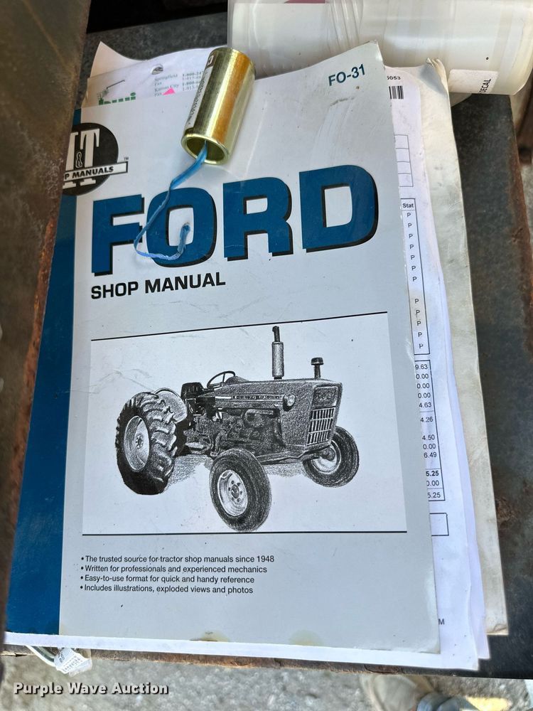 image for item EJ7258 Ford 2000 tractor