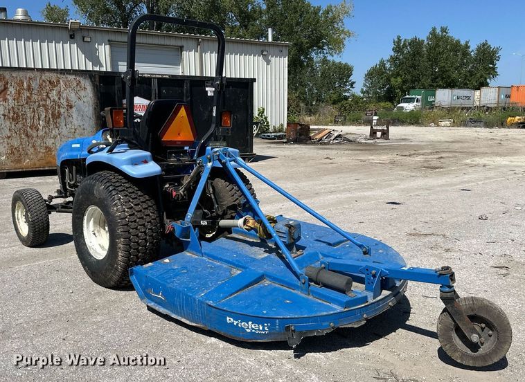 image for item EJ7259 New Holland TC33N MFWD tractor