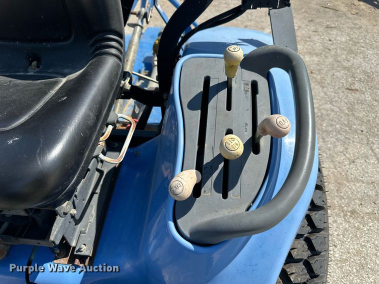 image for item EJ7259 New Holland TC33N MFWD tractor