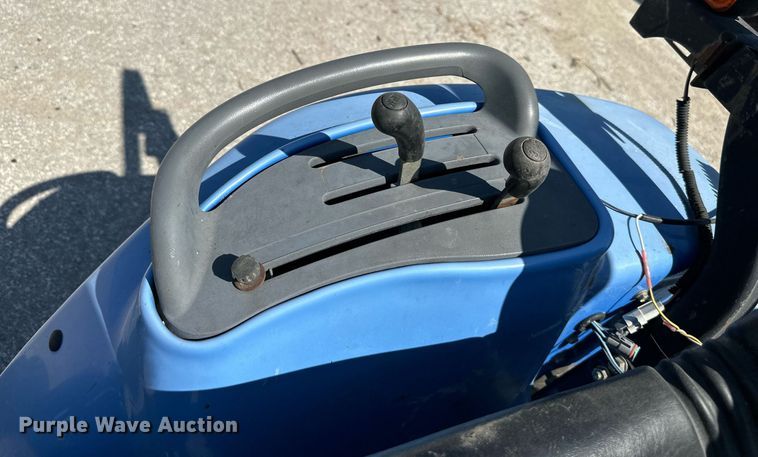 image for item EJ7259 New Holland TC33N MFWD tractor