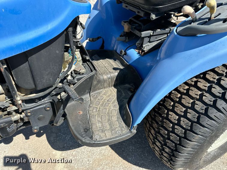 image for item EJ7259 New Holland TC33N MFWD tractor