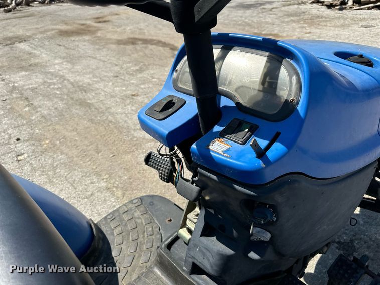 image for item EJ7259 New Holland TC33N MFWD tractor