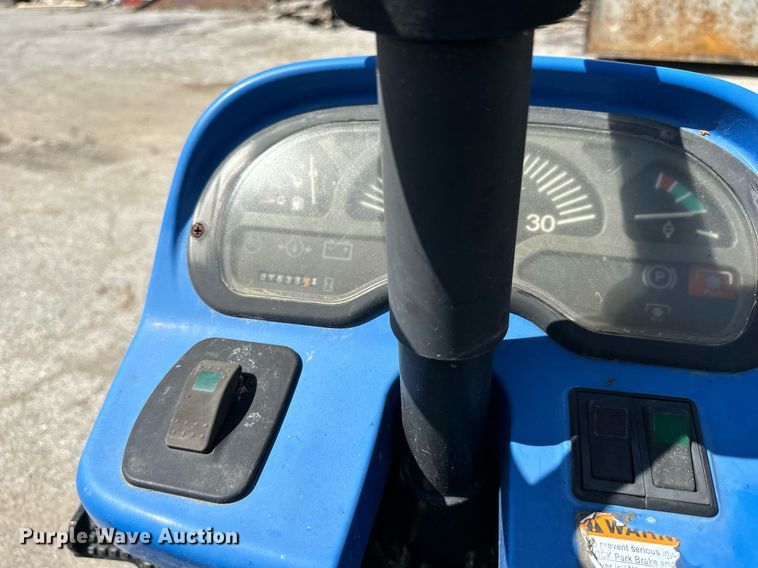 image for item EJ7259 New Holland TC33N MFWD tractor