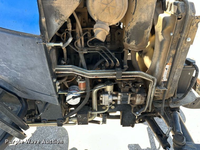 image for item EJ7259 New Holland TC33N MFWD tractor