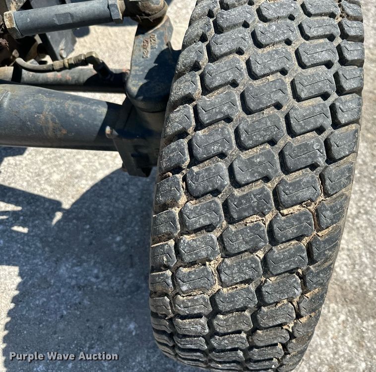 image for item EJ7259 New Holland TC33N MFWD tractor