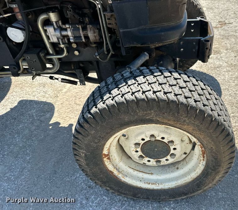 image for item EJ7259 New Holland TC33N MFWD tractor