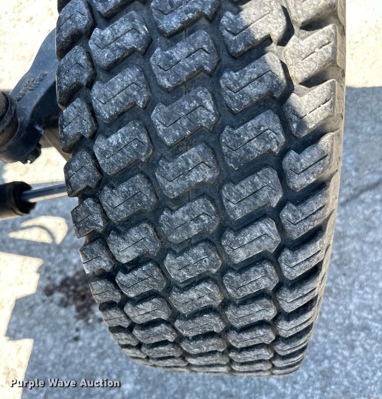 image for item EJ7259 New Holland TC33N MFWD tractor