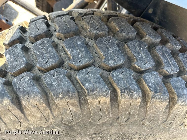 image for item EJ7259 New Holland TC33N MFWD tractor