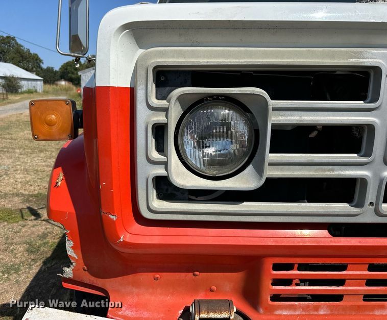 image for item EJ8886 1988 GMC C6D042 grain truck