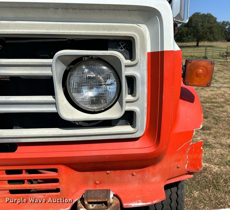 image for item EJ8886 1988 GMC C6D042 grain truck