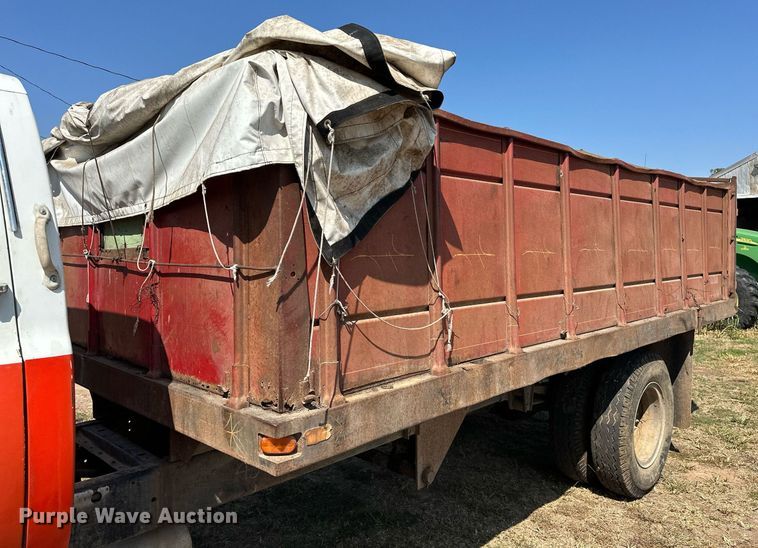 image for item EJ8886 1988 GMC C6D042 grain truck