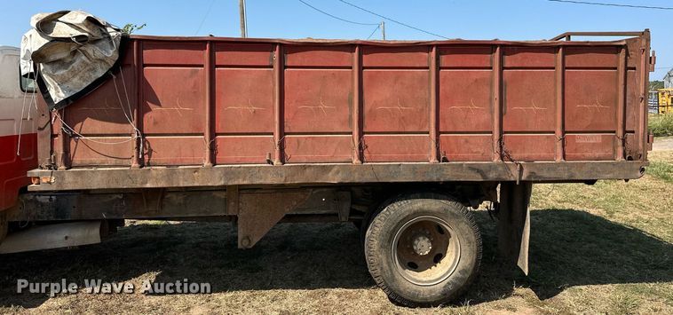 image for item EJ8886 1988 GMC C6D042 grain truck