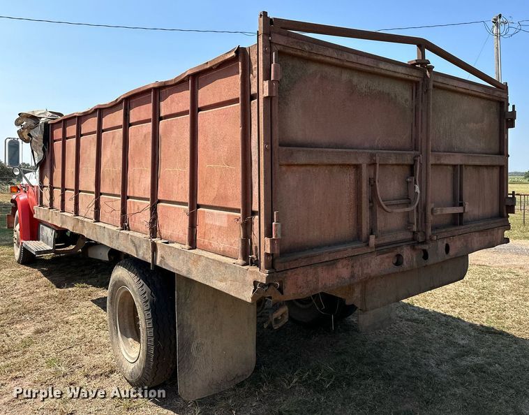 image for item EJ8886 1988 GMC C6D042 grain truck