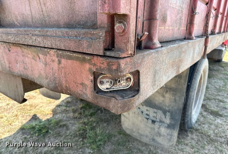 image for item EJ8886 1988 GMC C6D042 grain truck