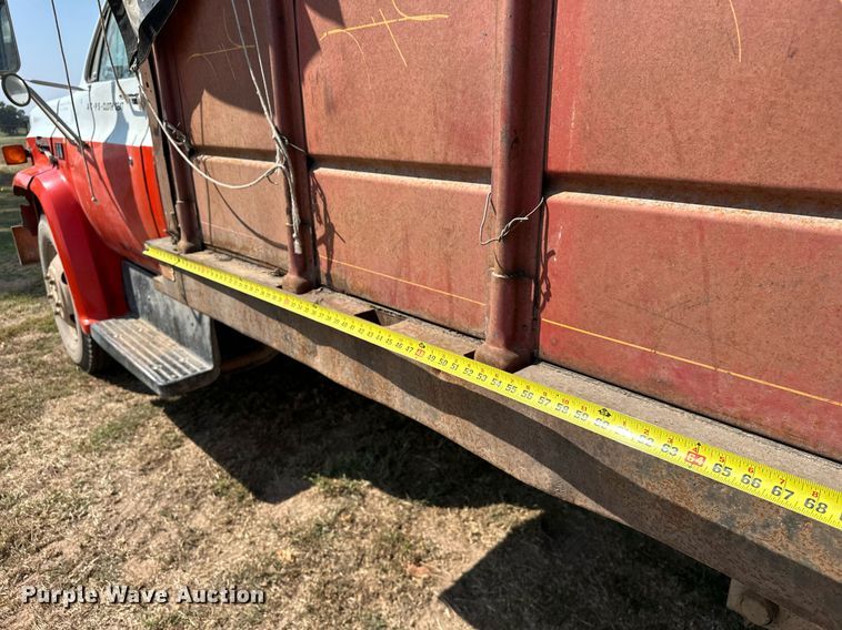 image for item EJ8886 1988 GMC C6D042 grain truck