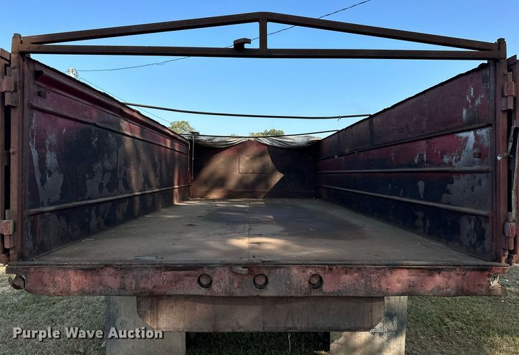 image for item EJ8886 1988 GMC C6D042 grain truck