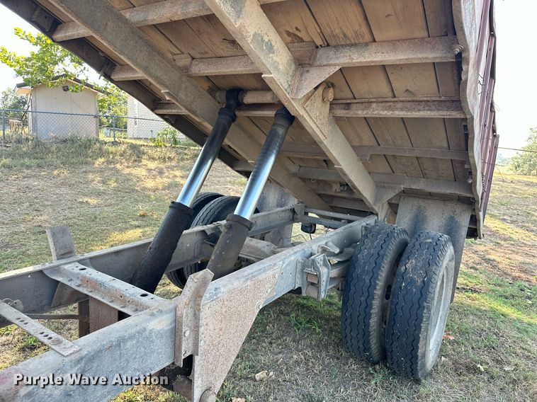 image for item EJ8886 1988 GMC C6D042 grain truck