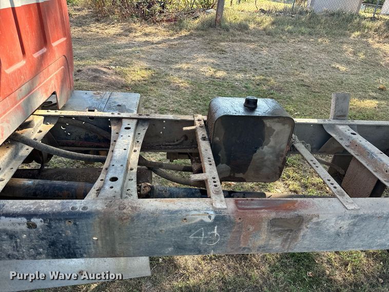 image for item EJ8886 1988 GMC C6D042 grain truck