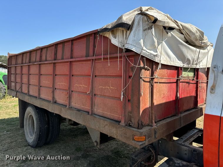 image for item EJ8886 1988 GMC C6D042 grain truck