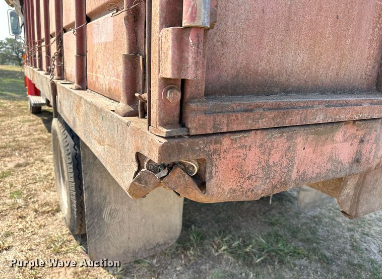 image for item EJ8886 1988 GMC C6D042 grain truck