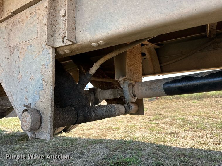 image for item EJ8886 1988 GMC C6D042 grain truck