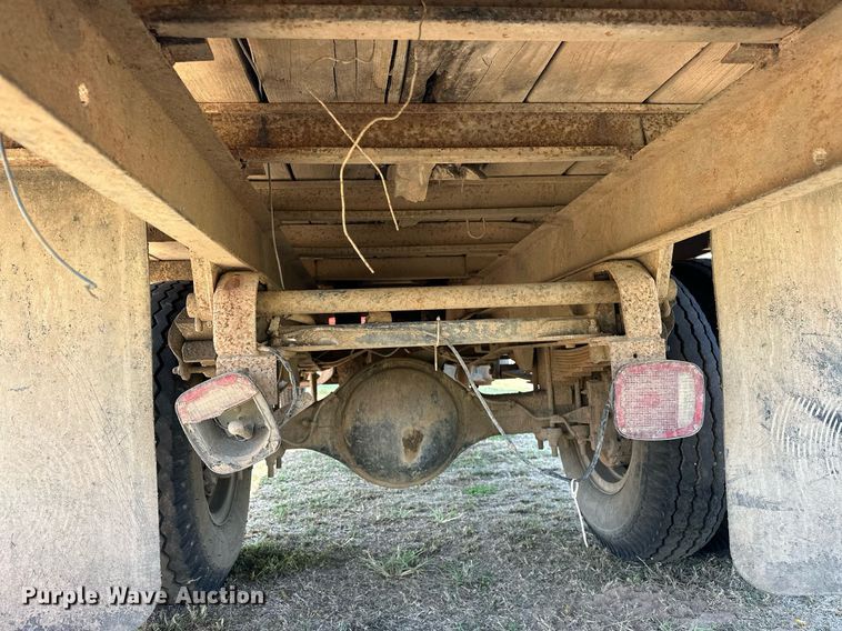 image for item EJ8886 1988 GMC C6D042 grain truck